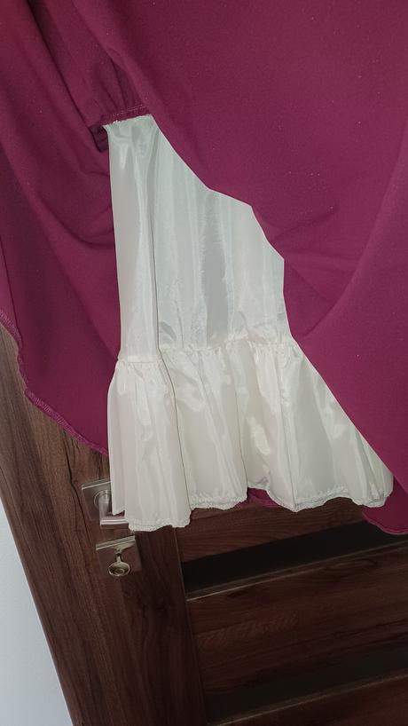 Spoločenské šaty, 32