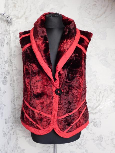 Pekna štylova plišova vesta, 42