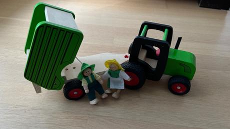 Traktor s vyklápacou vlečkou, 