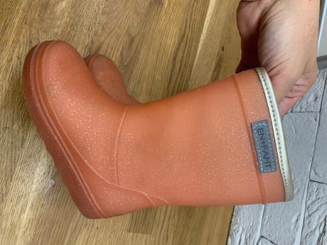 En fant 27 nezateplené gumáky, en fant,27