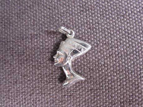 Strieborny privesok kleopatra, 