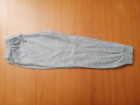 Predám 2ks tričká + tepláky, 86–98