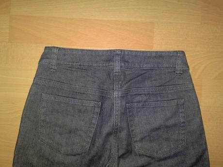 Znackove sive trendy rifle s riasenim, 34