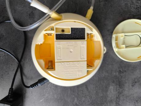 Odsávačka mlieka medela s príslušenstvom, 