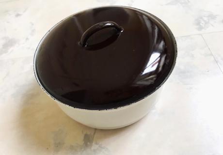 Smaltovaný kastról s prikrývkou, 