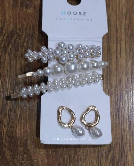 Sada bižutérie, house