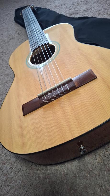3/4 gitara, guitalele admira,