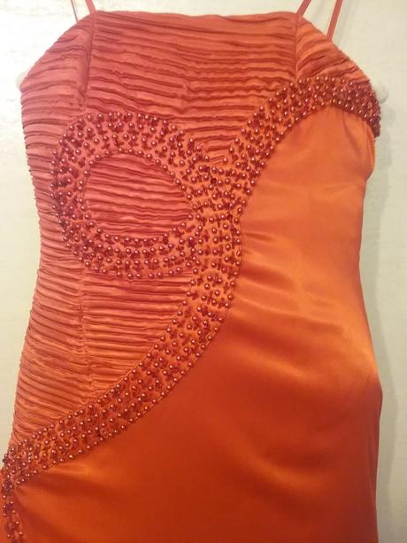 Spolocenske saty, 38