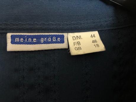 Tmavomodrá košeľa, 44