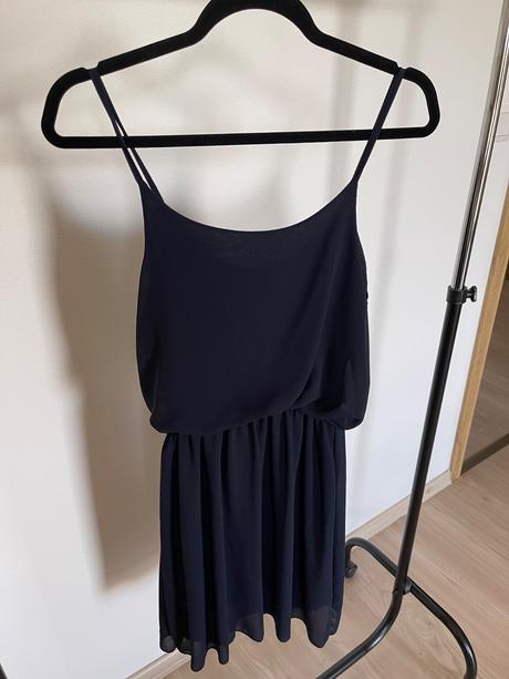 Tmavomodré šaty, s