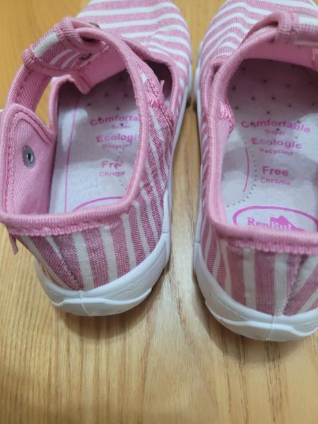 Sándalky, ren but,28