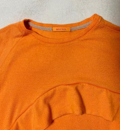 Svetrík tenší s volánom  zn. magenta, l / m