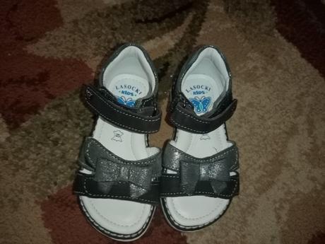 Sandálky, lasocki,22