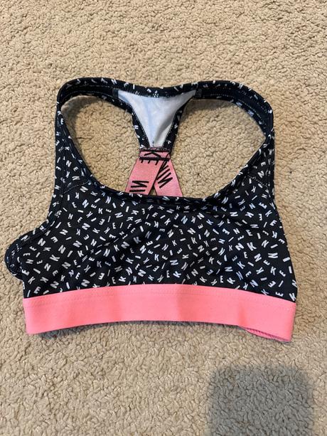 Športová podprsenka nike, 140