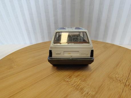 Retro model bburago fiat panda 45 rally 1983, 1/24,