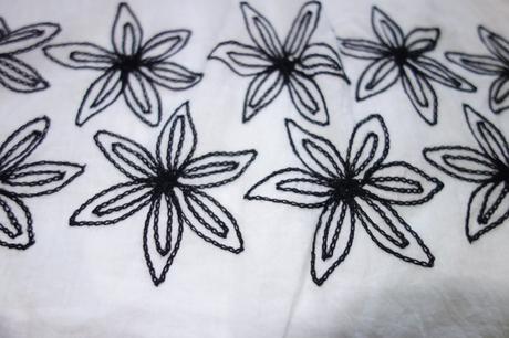 Vyšívaná sukňa m, m