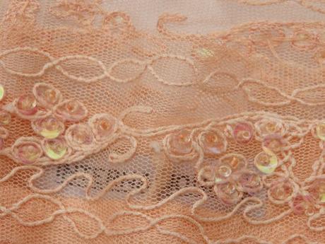 Velmi pekny slavnostny top, 40