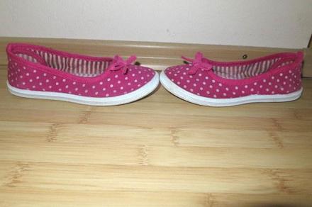 Bodkované baleríny, 28