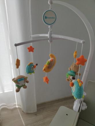 Kolotoč nad postieľku,