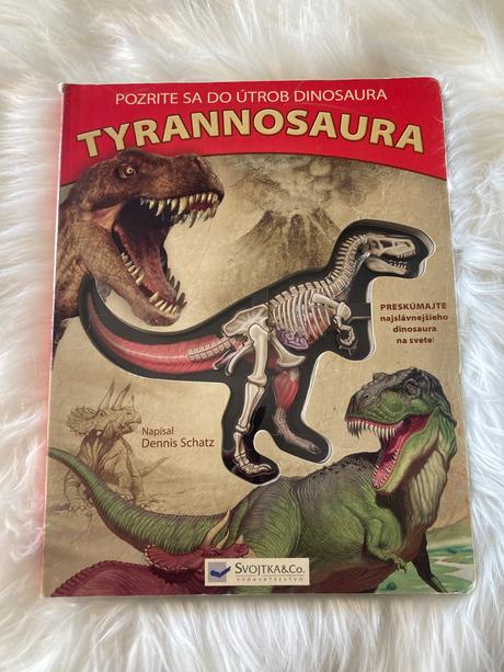 Pozrite sa do útrob dinosaura tyrannosaura,
