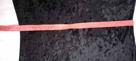 Zamatové šaty švédakej značky åhlens, m