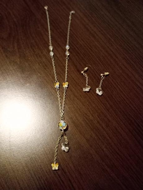 Náhrdelník a náušnice,