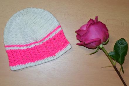 Háčkovaná čiapočka s kvetom, <50 - 158