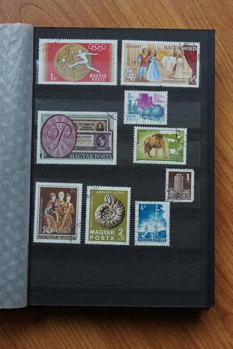 Zakladač plný známok, 