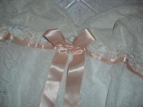 Svadobna kosielka s perlami a ruzickami, s