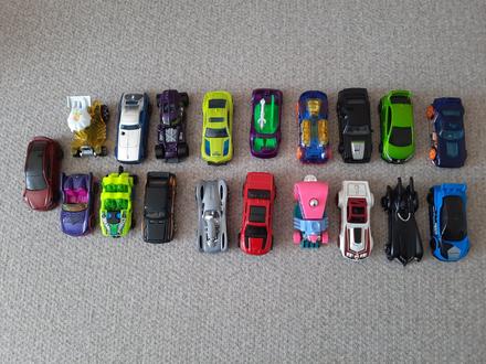 Autíčka hot wheels,