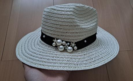 Letny klobuk s perlickami, 