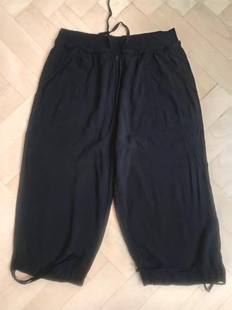 Čierne letné 3/4 nohavice, 40