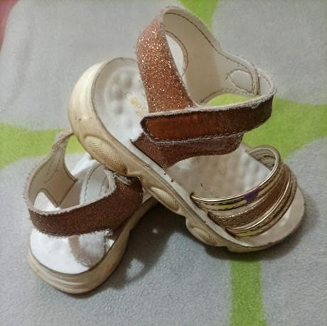 Zlaté dievčenské sandálky, cupcake,26