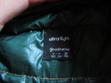 Tenučká prešívaná bundička s kapucňou, stradivarius,s