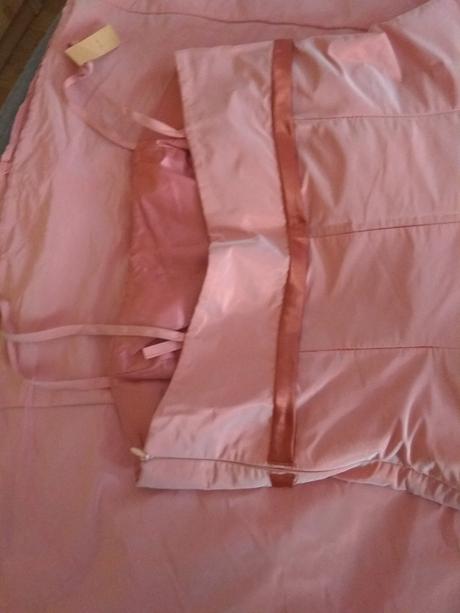 Kvalitné krásne saténové šaty, 40