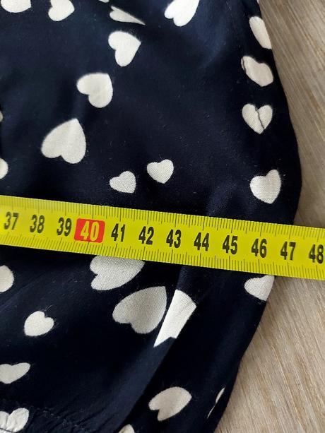 Šaty so srdiečkami, 38
