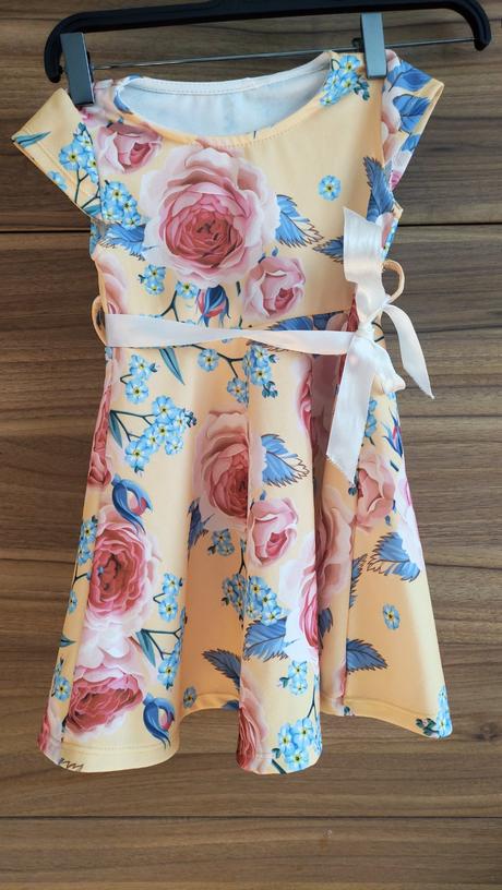 Šaty s kvietkami, 104