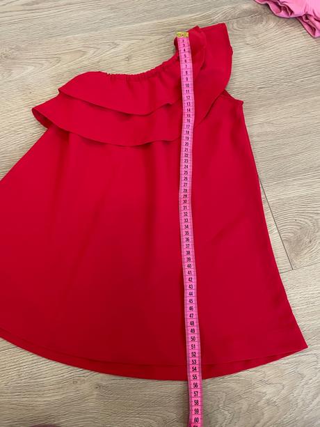 Šaty s volanom, 110