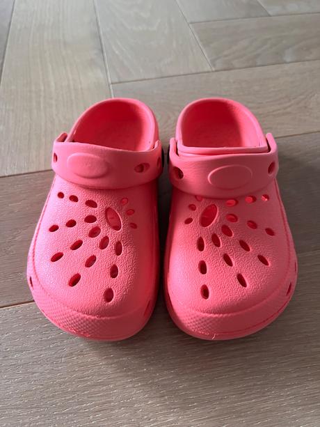 Gumené šľapky, 27