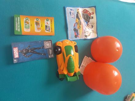 Kinder maxi hračka,