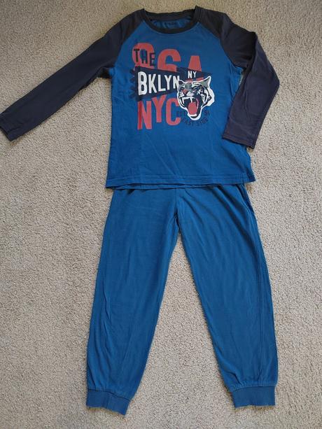 Pyžamo 110/116, lupilu,110