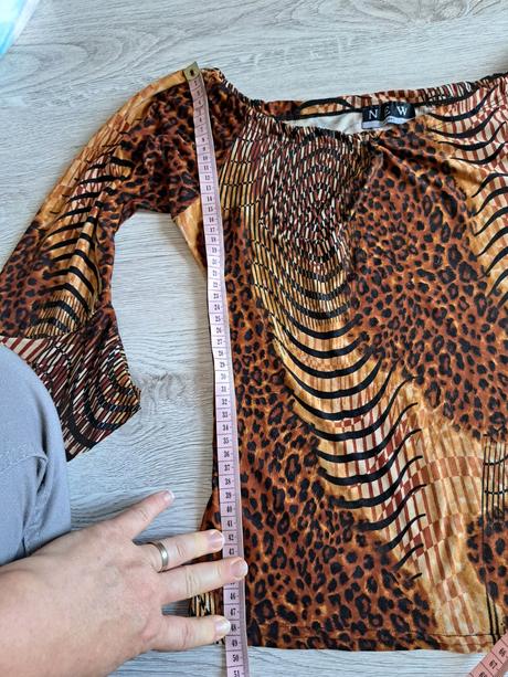 Krátke elastické tričko - darujem, s