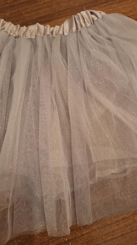 Trblietavá suknicka, 86