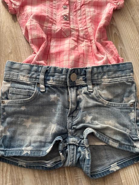 Halenka a kraťasy, 80