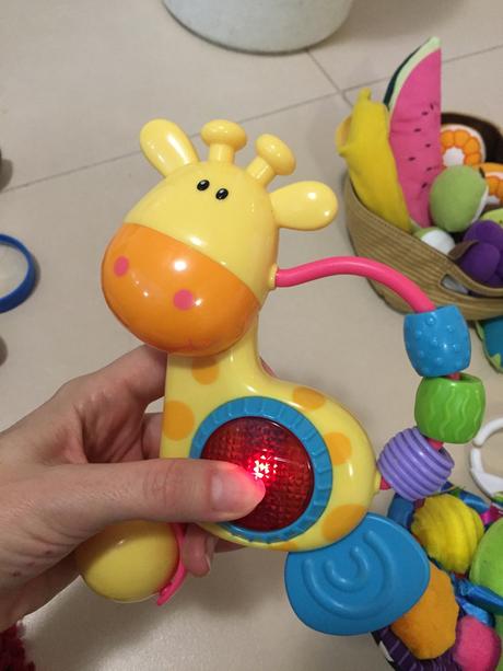 Žirafa so zvukom, melodiou,