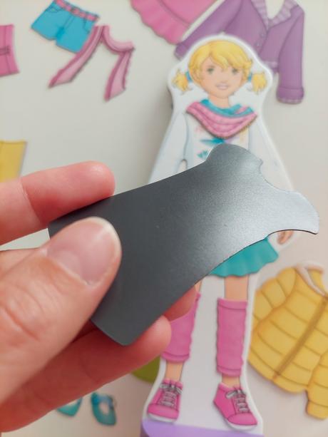 Magneticka hra na prezliekanie babiky goki, 