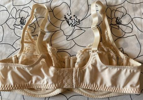 Podprsenka s kosticami a čipkou 90c, 90c