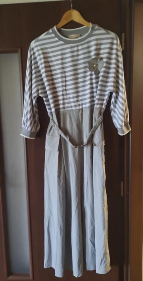 Dámske pásikavé šaty s vreckami, 40