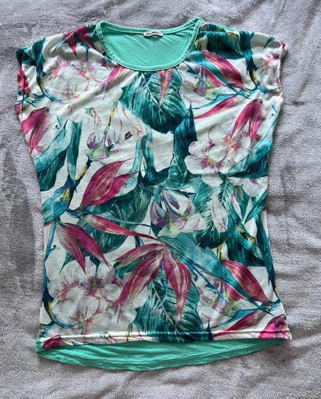 Dámsky top s kvetmi,