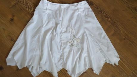 Sukňa s výšivkou, m